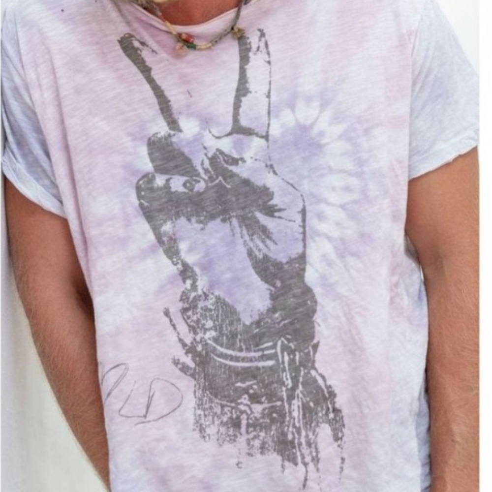 Magnolia Pearl TOP 1324 Lauren Love Like This Peace Shirt